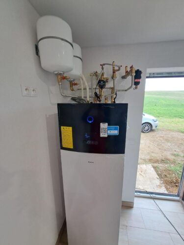 Click to view full screen vnútorná jednotka Daikin so vstavaným zásobníkom, Enertop